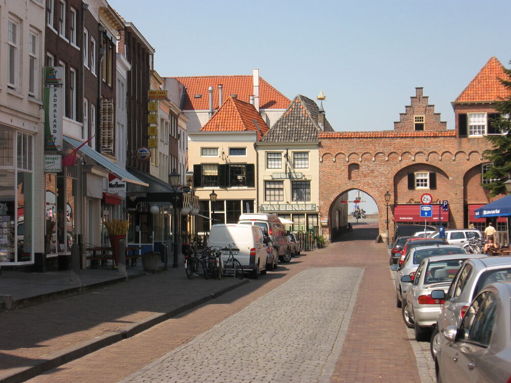 De Waterstraat van Zaltbommel richting de Waterpoort